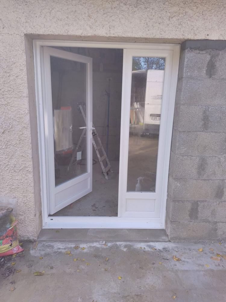 Pose de portes d'entrée à Prahecq